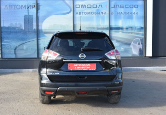 Подержанный автомобиль Nissan X-Trail 2016 года (6 фото)