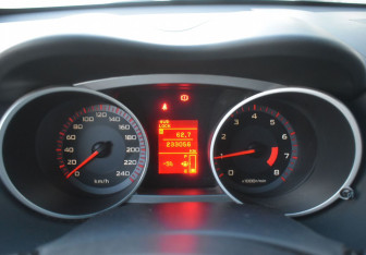 Подержанный автомобиль Mitsubishi Outlander 2008 года (13 фото)