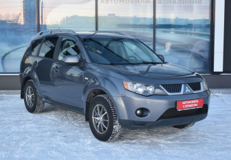 Подержанный автомобиль Mitsubishi Outlander 2008 года (3 фото)