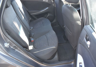 Подержанный автомобиль Hyundai Solaris Hatchback 2015 года (11 фото)