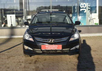 Подержанный автомобиль Hyundai Solaris Hatchback 2015 года (2 фото)