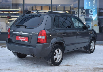 Подержанный автомобиль Hyundai Tucson 2007 года (5 фото)