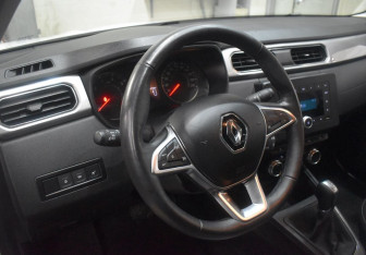 Подержанный автомобиль Renault Arkana 2019 года (13 фото)