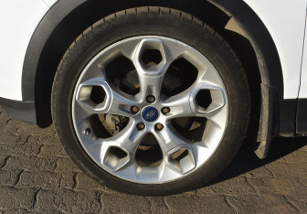 Подержанный автомобиль Ford Kuga 2017 года (9 фото)