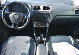 Подержанный автомобиль Volkswagen Polo Sedan 2017 года (12 фото)