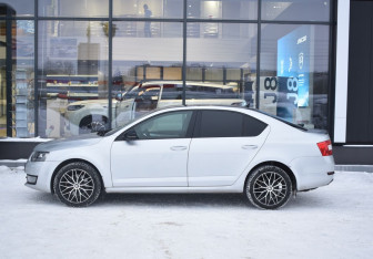 Подержанный автомобиль Skoda Octavia Liftback 2013 года (8 фото)