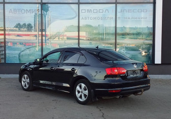 Подержанный автомобиль Volkswagen Jetta Sedan 2013 года (7 фото)