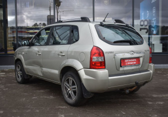 Подержанный автомобиль Hyundai Tucson 2007 года (7 фото)