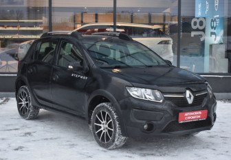 Подержанный автомобиль Renault Sandero 2016 года (3 фото)