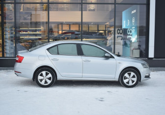 Подержанный автомобиль Skoda Octavia Liftback 2019 года (4 фото)