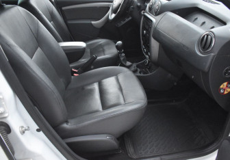 Подержанный автомобиль Renault Duster 2015 года (10 фото)