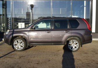 Подержанный автомобиль Nissan X-Trail 2011 года (8 фото)