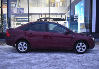 Подержанный автомобиль Ford Focus Sedan 2006 года (4 фото)