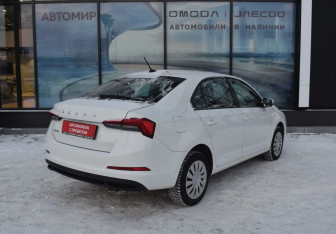 Подержанный автомобиль Skoda Rapid Liftback 2021 года (5 фото)