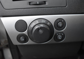 Подержанный автомобиль Opel Astra Hatchback 2011 года (13 фото)