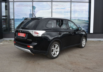 Подержанный автомобиль Mitsubishi Outlander 2014 года (5 фото)