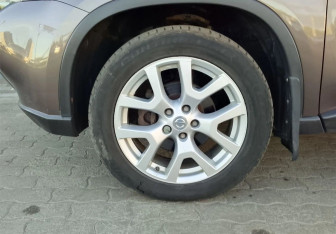 Подержанный автомобиль Nissan X-Trail 2008 года (9 фото)