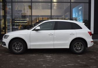 Подержанный автомобиль Audi Q5 2009 года (8 фото)