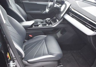 Подержанный автомобиль Geely Atlas 2024 года (10 фото)