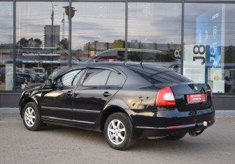Подержанный автомобиль Skoda Octavia Liftback 2013 года (7 фото)