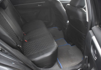 Подержанный автомобиль Toyota Corolla Sedan 2013 года (11 фото)