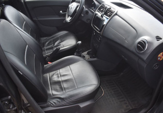 Подержанный автомобиль Renault Logan Sedan 2014 года (10 фото)