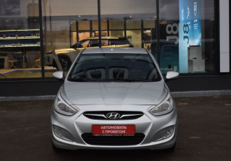Подержанный автомобиль Hyundai Solaris Sedan 2014 года (2 фото)