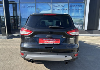Подержанный автомобиль Ford Kuga 2013 года (6 фото)