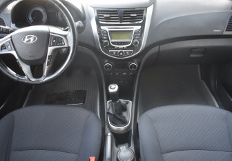Подержанный автомобиль Hyundai Solaris Sedan 2015 года (12 фото)