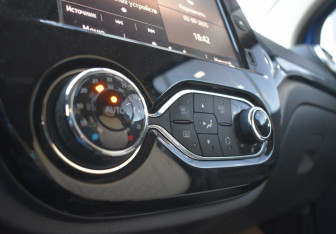 Подержанный автомобиль Renault Kaptur 2020 года (15 фото)