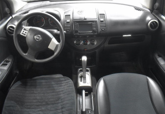 Подержанный автомобиль Nissan Note 2013 года (12 фото)
