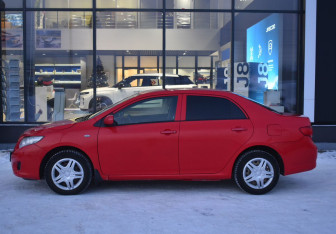 Подержанный автомобиль Toyota Corolla Sedan 2007 года (8 фото)