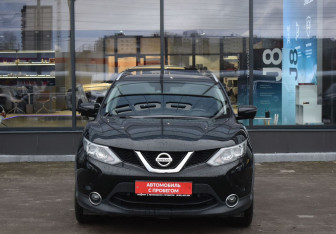 Подержанный автомобиль Nissan Qashqai 2016 года (2 фото)