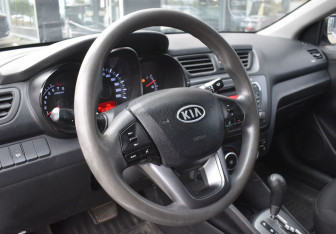 Подержанный автомобиль Kia Rio Sedan 2013 года (15 фото)