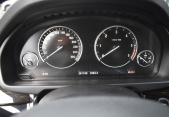 Подержанный автомобиль BMW X5 2014 года (15 фото)