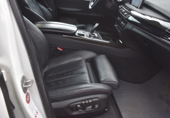 Подержанный автомобиль BMW X5 2014 года (12 фото)