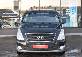 Подержанный автомобиль Hyundai H-1 2015 года (2 фото)