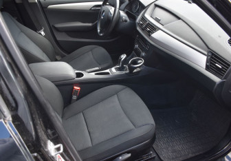 Подержанный автомобиль BMW X1 2013 года (10 фото)