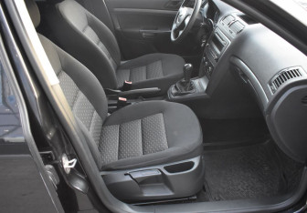 Подержанный автомобиль Skoda Octavia Liftback 2013 года (10 фото)