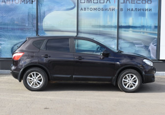 Подержанный автомобиль Nissan Qashqai 2013 года (4 фото)