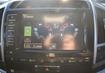 Подержанный автомобиль Toyota Land Cruiser Suv 2014 года (15 фото)