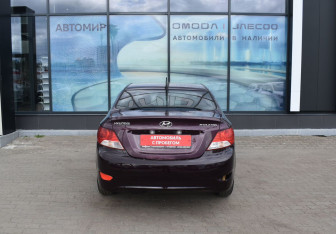 Подержанный автомобиль Hyundai Solaris Sedan 2012 года (6 фото)
