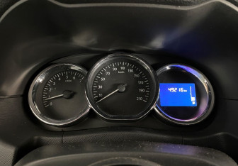 Подержанный автомобиль Nissan Terrano 2017 года (12 фото)