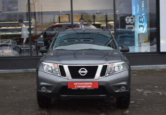 Подержанный автомобиль Nissan Terrano 2016 года (2 фото)