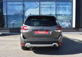 Подержанный автомобиль Subaru Forester Suv 2019 года (6 фото)