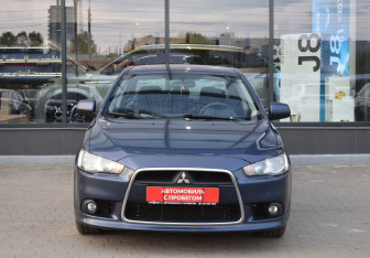 Подержанный автомобиль Mitsubishi Lancer Sedan 2011 года (2 фото)