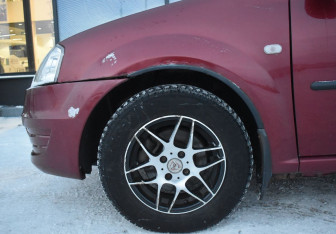 Подержанный автомобиль Renault Logan Sedan 2010 года (9 фото)