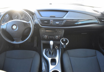 Подержанный автомобиль BMW X1 2012 года (12 фото)