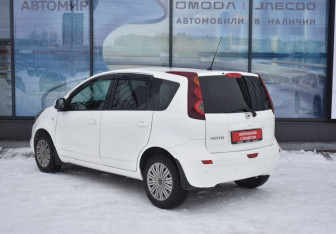 Подержанный автомобиль Nissan Note 2013 года (7 фото)