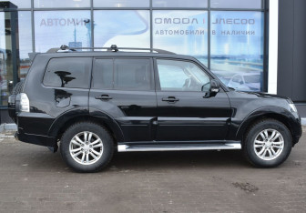 Подержанный автомобиль Mitsubishi Pajero 2013 года (4 фото)